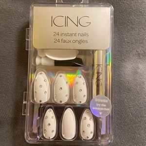 White Gem Faux Nail Set